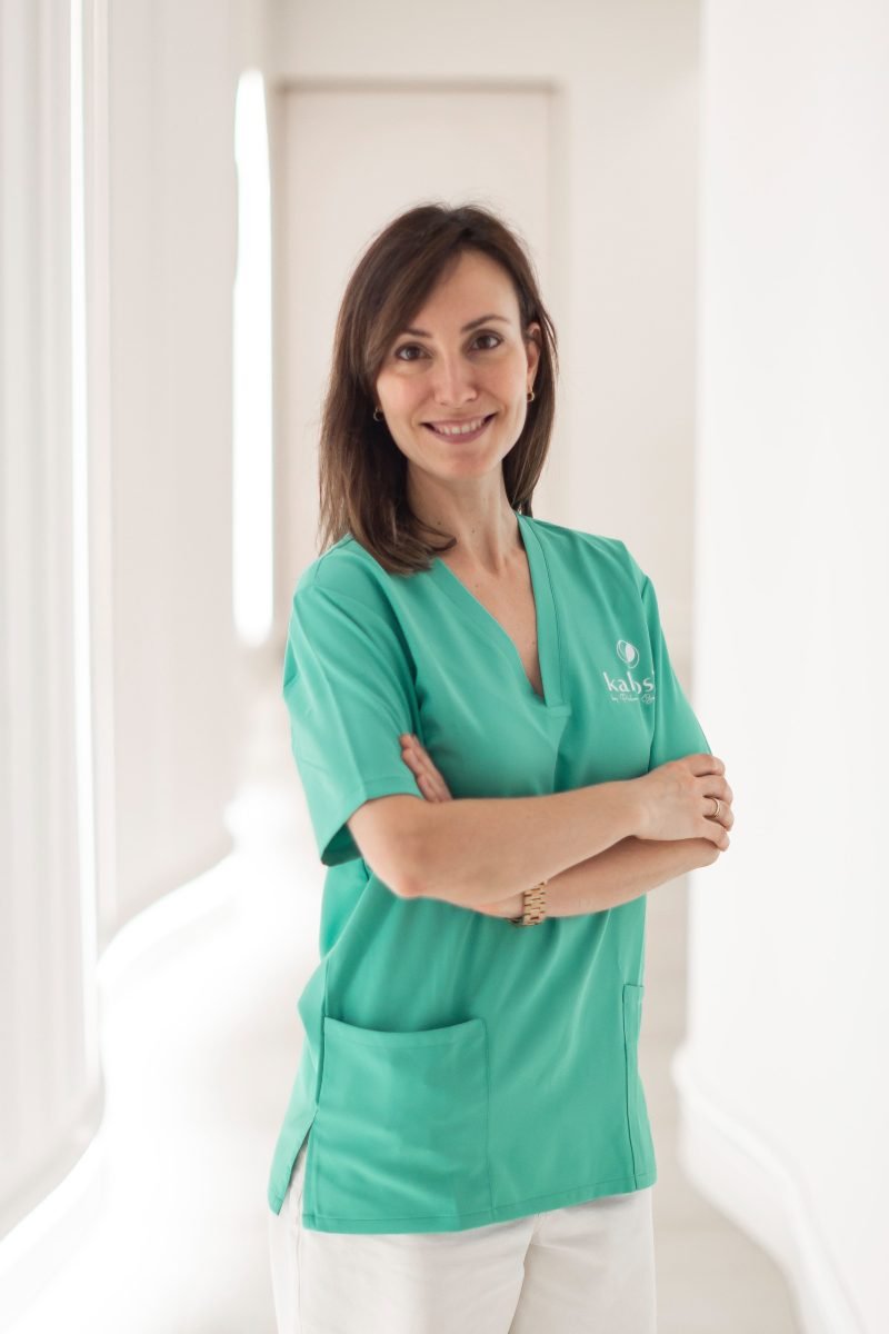 Dra. Laura Recuero en su clínica de dermatología estética en Madrid